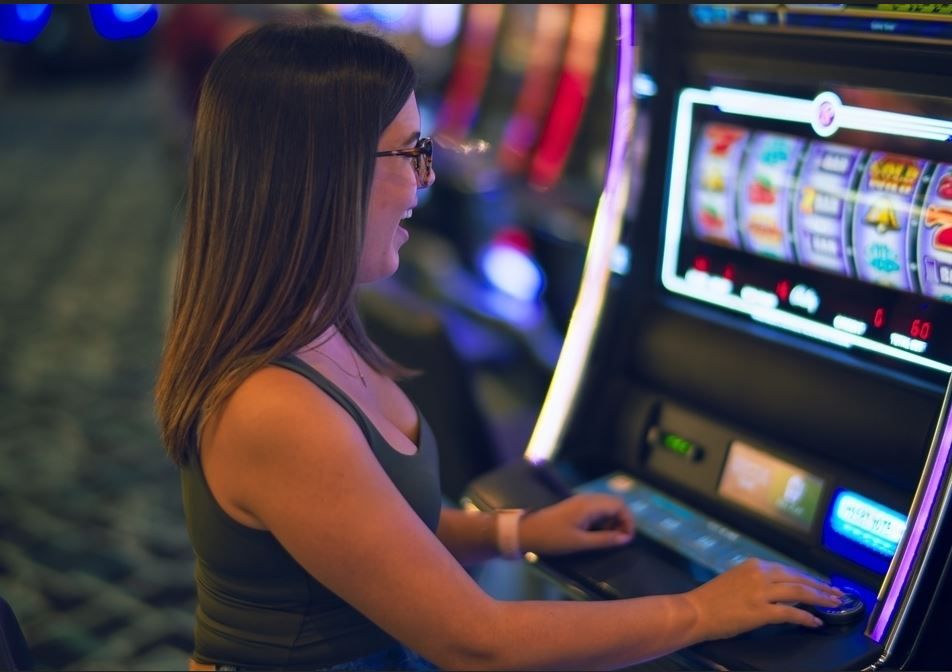 Slot Machines: The Allure Of Spinning Reels In Real Live